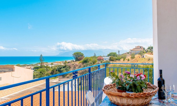 Alcamo Marina Apartment | Cozy Apartment 150 Meters from the Sea with Ocean View