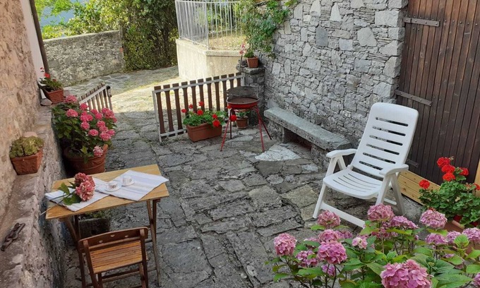Montefegatesi House | Charming Mountain Village Retreat with Spa & Breakfast