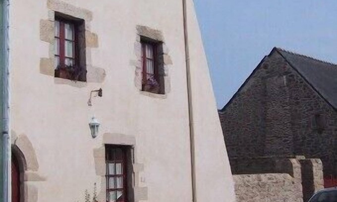 Batz-sur-Mer House | Cozy Oceanfront Retreat in Paludier Village for Up to 5