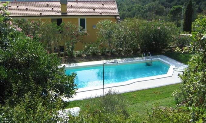 Masso Apartment | Cozy Retreat with Private Garden and Ocean View Amenities