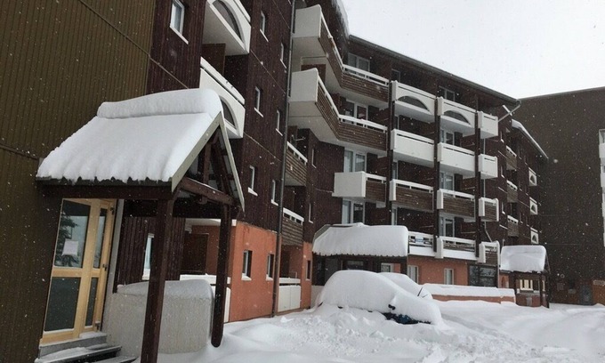 Eclose-Ouest Apartment | Cozy Mountain Apartment: Ideal for Skiers, Rated 10/10