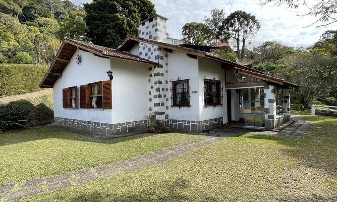 Teresopolis Cottage | Cozy Mountain Retreat with Spectacular Ocean Views