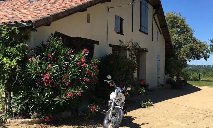 Pomarez House | Typical old Landes house in a large, tranquil park