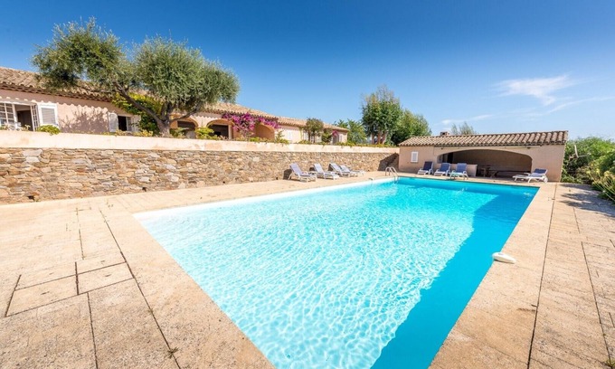 Plage de la Garonnette Villa | Idyllic Provencal Farmhouse with Oceanfront Views