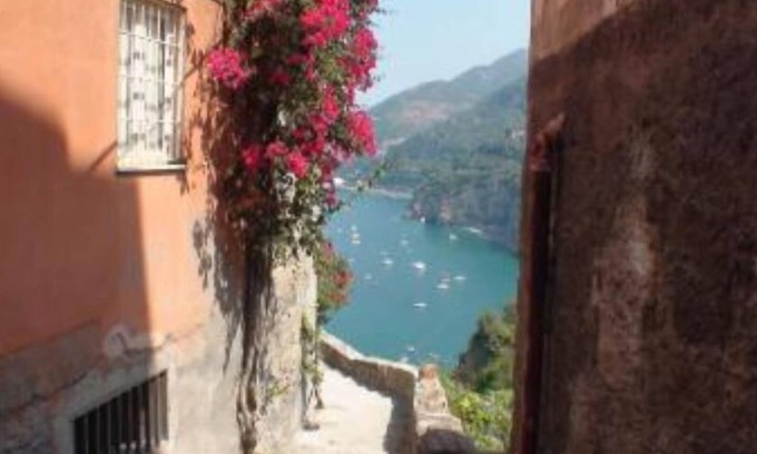 Vico Equense Apartment | Idyllic Retreat with Ocean Views and Spacious Terrace