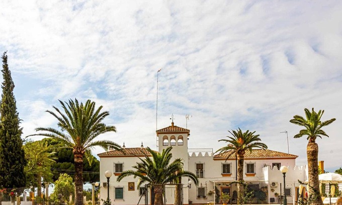 Marchena House | Discover El Corchuelo: Pet-Friendly Hacienda with Pool