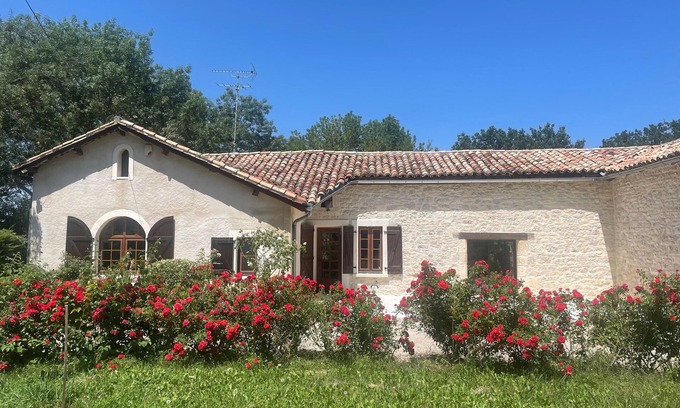 Septfonds House | Idyllic Countryside Retreat with Pool and Spa Amenities