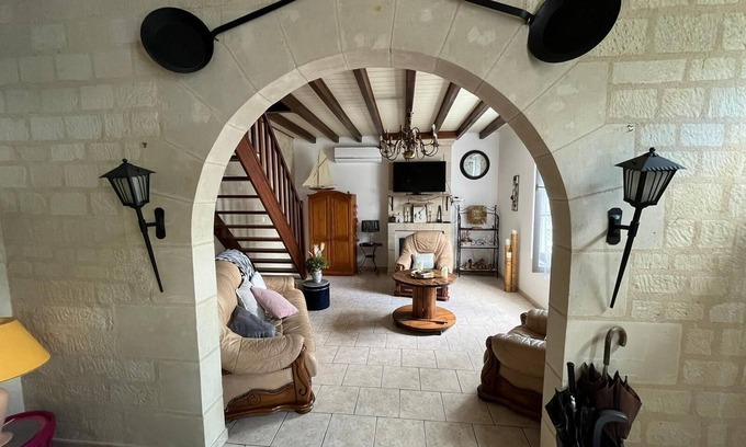 La Chapelle-sur-Loire House | Experience Authentic Tours in a Historic Tuffeau Home