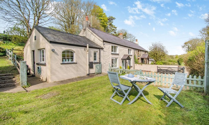 Fishguard House | Family-Friendly Tyr Wennol: Pet & Child Welcoming Retreat