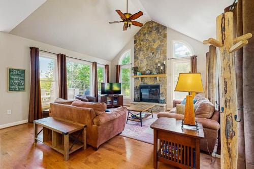 Mineral House | Family-Friendly Retreat at Tyrala Home for Memorable Stays
