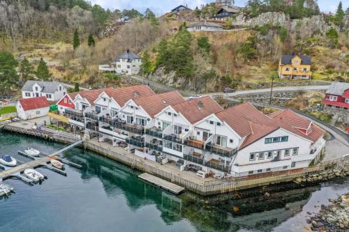 Uggdalseidet Apartment | Scenic Tysnes Sjø og Fritid: Pet-Friendly Oceanfront Escape