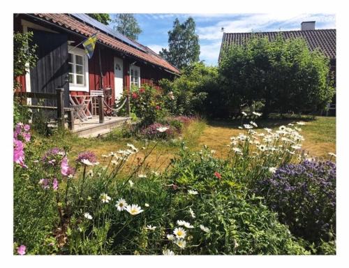 Tystberga Bed & Breakfast | Pet-Friendly Retreat at Tystberga Logi with Spa & Hot Tub