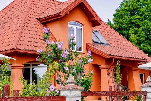 Kurtuvenai House | Pet-Friendly Retreat at Tytuvos upelio Krantinė Hotel
