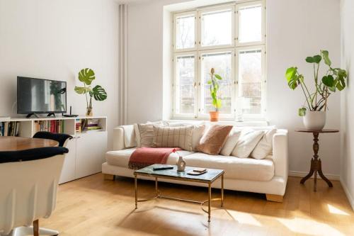 Punavuori Apartment | Stylish Apartment in Trendy Punavuori with Family Amenities