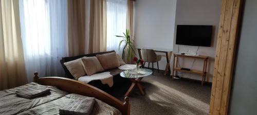 Ctyrkoly House | Discover U Certa: Family-Friendly Retreat with Pool & Hot Tub