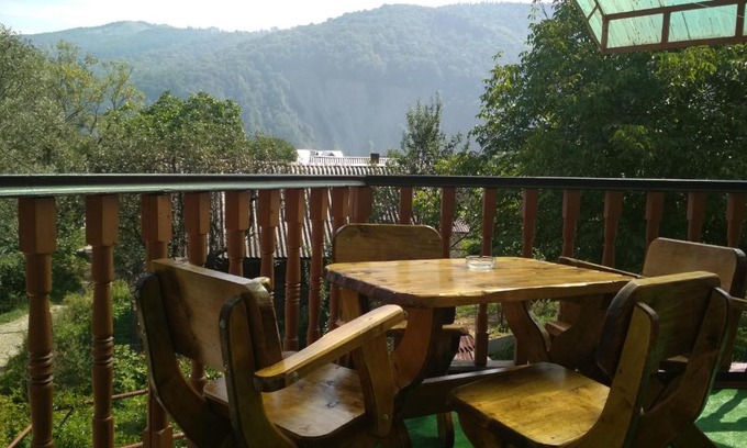 Yaremche Cabin | Explore U dida Grytsya: Rated 9.8, Family-Friendly Stay