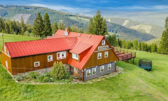 Pec pod Snezkou House | Discover U Dvou vleků: Pet-Friendly Retreat with Spa