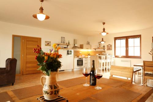 Bavory House | Delightful Stay at U Floderů with Kitchen Amenities