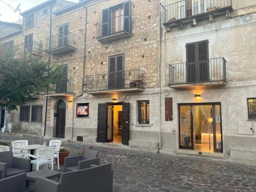 San Donato di Ninea House | Discover U'Giruni: Family-Friendly Stays with Breakfast