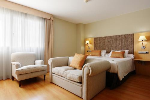 Romareda Hotel | Discover U Hotel Villa-Gomá: Pet-Friendly & Family-Oriented