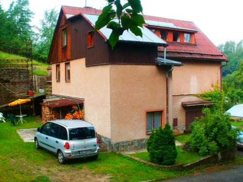 Teplice nad Metuji House | U Janečků: Family-Friendly Stay with Kitchen Amenities