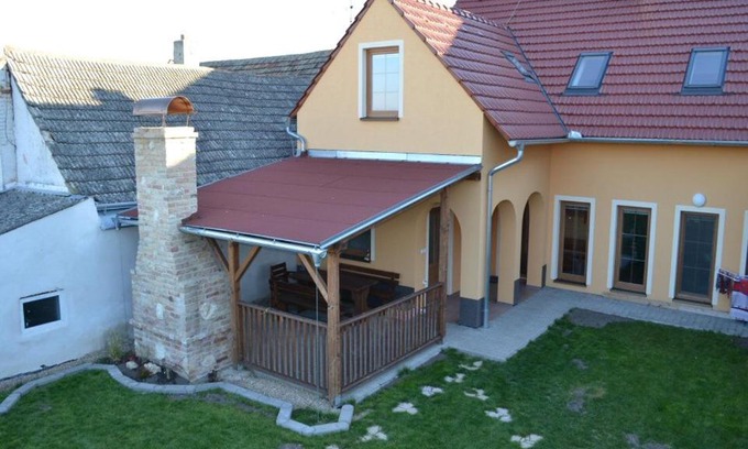 Horni Vestonice House | U Jeřába - Complex B: Family-Friendly Stay with Pool