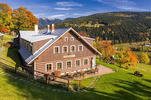 Spindleruv Mlyn House | Discover U Novotných: 9/10 Rated with Pool & Pet-Friendly