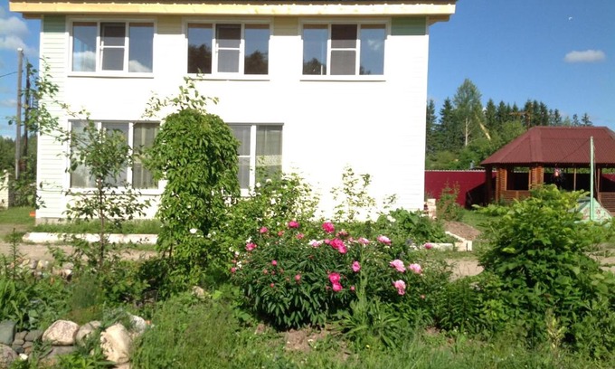 Kirillov House | Pet-Friendly U Ozera Guest House with Ocean Views