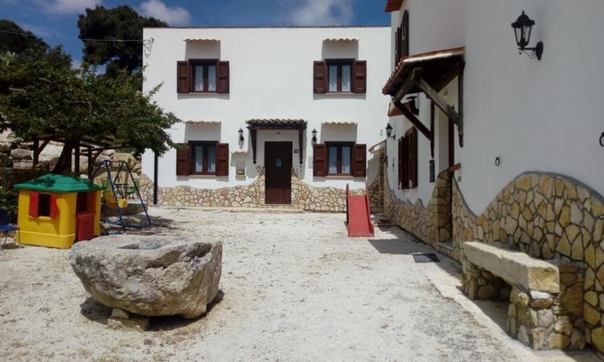 Buseto Palizzolo Bed & Breakfast | Cozy Family-Friendly Stay at U Puzzu Ranne Hotel