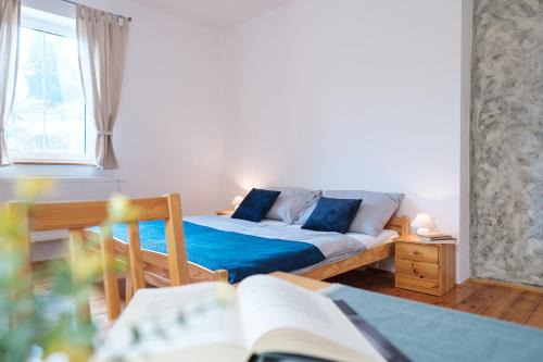 Horni Slavkov House | Discover U staré cesty: Pet-Friendly with Breakfast Included
