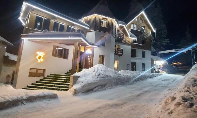 Dragobrat Hotel | Discover U Stozi Hotel: Child-Friendly Stay with Breakfast