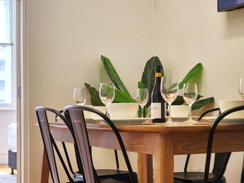 Te Aro Apartment | Family-Friendly U Suites on Cuba with Great Guest Rating
