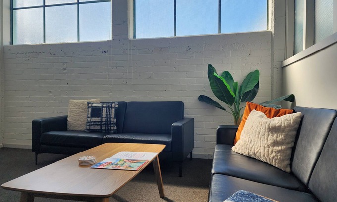 Te Aro Apartment | Inviting U Suites on Webb: Family-Friendly with Breakfast
