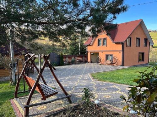 Plavya House | Pet-Friendly Getaway at U Troh Brativ with Breakfast Included