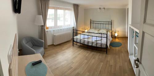 Knezeves Apartment | Discover U Václava: Top-Rated Hotel with Breakfast & Kitchen