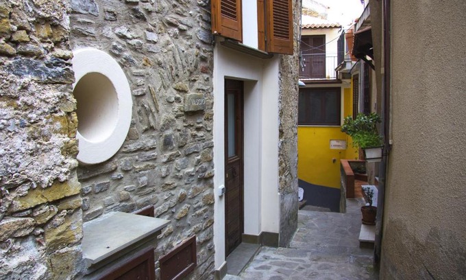 Castellabate Historic Centre Apartment | Explore U' Vascio - Centro Storico, Rated 9.3/10