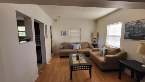 Garfield Apartment | Pet-Friendly 2BR Walkup APT in Downtown Phoenix