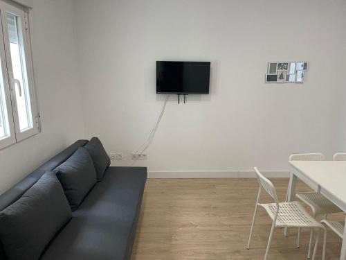 Almendrales Apartment | New U4 Apartment in Central Madrid - Family Friendly Stay