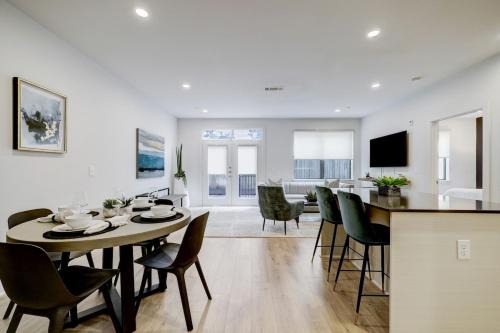 Montrose Apartment | UBP - Brand New Midtown Montrose 1 Bd Apt
