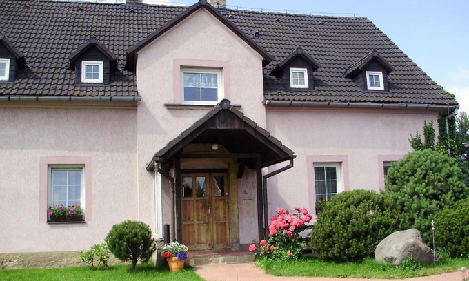 Tisa House | Guest Rated 9/10: Ubytování Doma with Family-Friendly Amenities