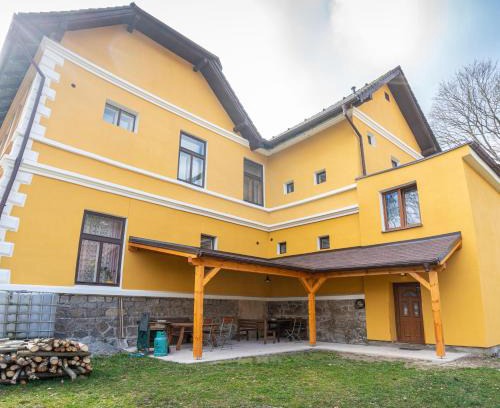 Nove Hrady Hotel | Pet Friendly Retreat at Ubytování na Jakuli with Pool