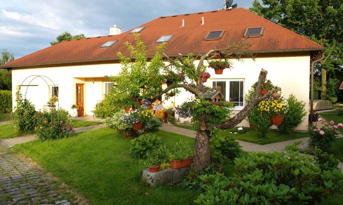 Poustka Apartment | Pet-Friendly Stay at Ubytování Poustka with Ocean Views