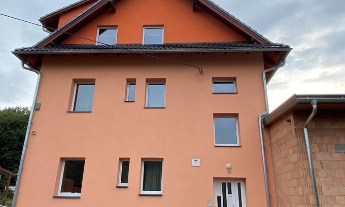 Usti Apartment | Budget-Friendly Stay at Ubytování u Hřiště
