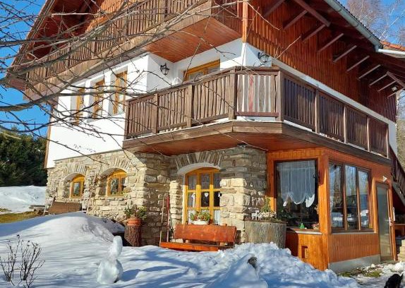 Nove Hute Apartment | Guest Rated: Pokoje v šumavském domě with Ocean View
