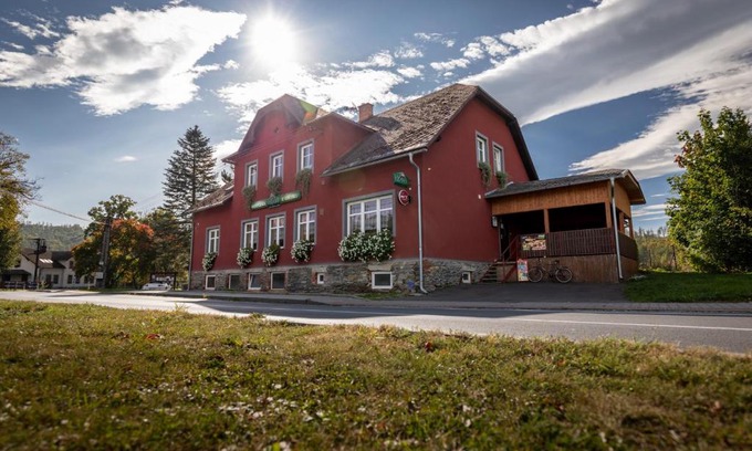 Karlovice Apartment | Discover Comfort in Jeseníky with Breakfast & Hot Tub