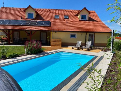 Tremosnice Apartment | Child-Friendly Retreat at Ubytování ve Starém Dvoře