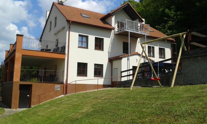 Oparno Apartment | Pet-Friendly Accommodations with Breakfast & Hot Tub Access
