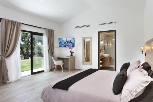 Arzachena Bed & Breakfast | Experience Uddastri Retreat: Oceanfront Paradise with Pool