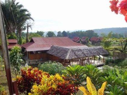 Tentena House | Cozy Ue Datu Cottages: Family-Friendly with Breakfast