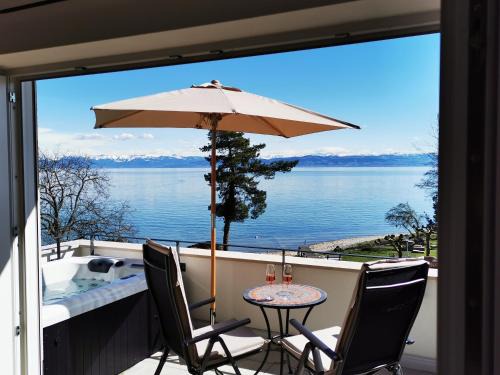 Immenstaad am Bodensee Apartment | Uferloft: Beachfront Retreat with Top-Rated Guest Experience